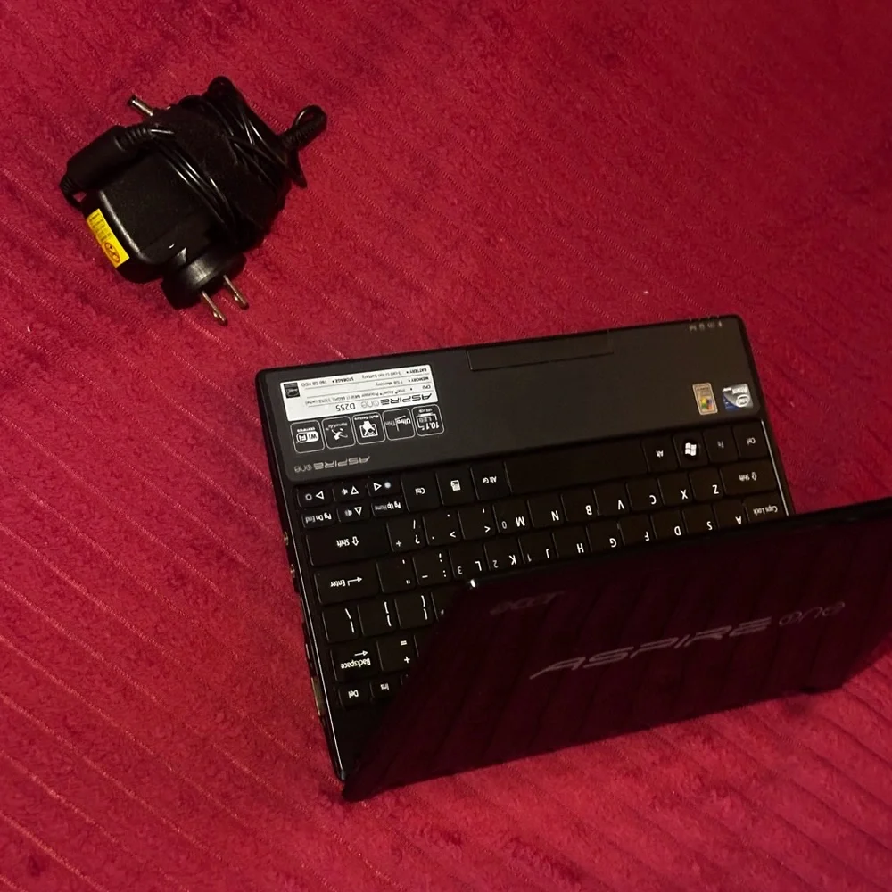 Acer Aspire One Series Black Netbook with Power Adapter